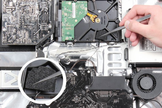 Guide photos remplacement disque dur principal vers ssd iMac 24" mi-2007 & début 2008 (EMC 2134 et 2211) (Etape 24 - image 1)