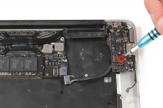 Guide photos remplacement carte mère Macbook Air 13" mi-2011 EMC2469 (A1369) (Etape 18 - image 1)