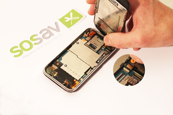 Guide photos remplacement bouton vibreur (mute) iPhone 3GS (Etape 7 - image 2)