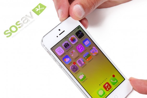 Guide photos remplacement bouton vibreur iPhone 5 (Etape 1 - image 1)