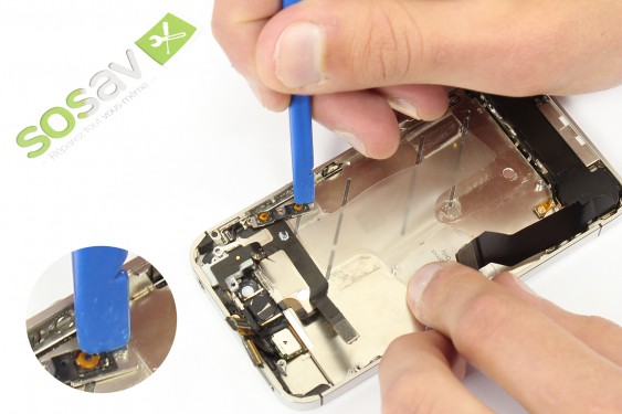 Guide photos remplacement nappe prise jack / boutons de volume / bouton vibreur iPhone 4S (Etape 36 - image 2)