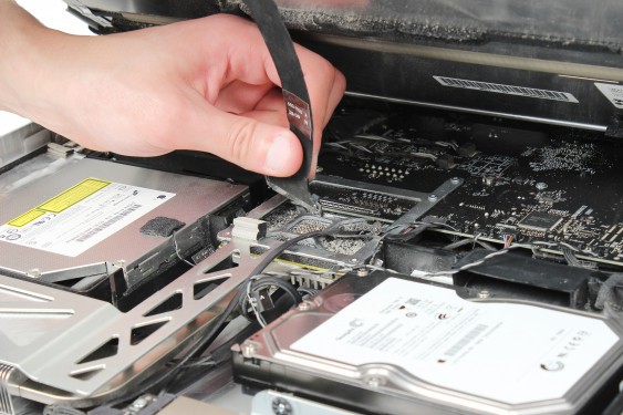 Guide photos remplacement récepteur infrarouge iMac 27" fin 2009 (EMC 2309 et 2374) (Etape 10 - image 3)