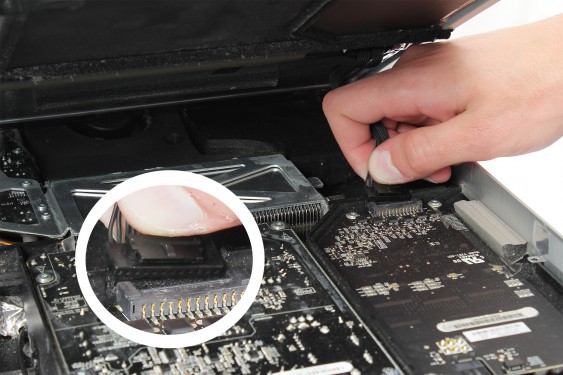 Guide photos remplacement récepteur infrarouge iMac 27" fin 2009 (EMC 2309 et 2374) (Etape 9 - image 2)