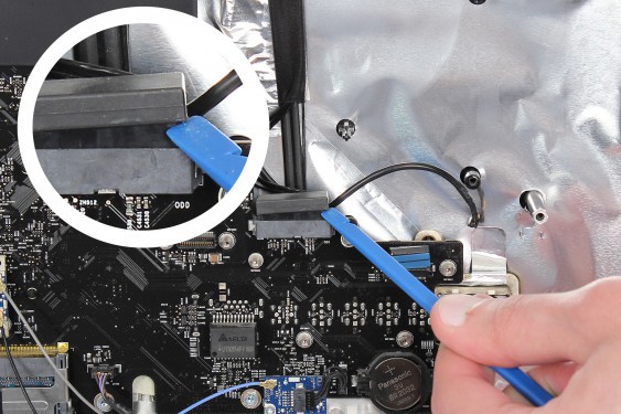 Guide photos remplacement cable de donnees du lecteur-graveur cd/dvd iMac 24" mi-2007 & début 2008 (EMC 2134 et 2211) (Etape 29 - image 2)