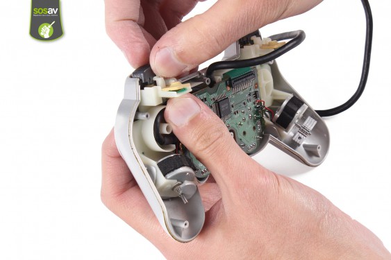 Guide photos remplacement boutons l1 et r1 Manette Dualshock 2 (Playstation 2) (Etape 3 - image 1)