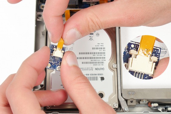 Guide photos remplacement antenne bluetooth Macbook Pro 17"  Modèles A1151, A1212, 1229 & A1261 (Etape 23 - image 1)