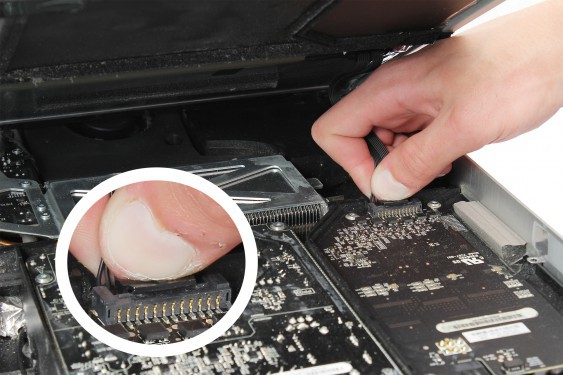 Guide photos remplacement récepteur infrarouge iMac 27" fin 2009 (EMC 2309 et 2374) (Etape 9 - image 1)