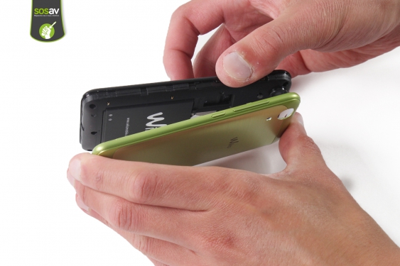 Guide photos remplacement batterie Wiko Sunny 2 (Etape 2 - image 3)