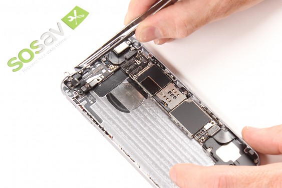 Guide photos remplacement nappe des boutons de volume et vibreur iPhone 6 (Etape 15 - image 3)