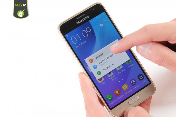Guide photos remplacement caméra avant Samsung Galaxy J3 2016 (Etape 1 - image 2)
