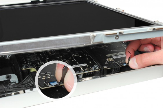 Guide photos remplacement récepteur infrarouge iMac 27" fin 2009 (EMC 2309 et 2374) (Etape 8 - image 1)