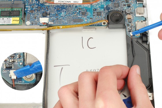 Guide photos remplacement pile de sauvegarde Macbook Pro 17" Modèles A1151, A1212, 1229 & A1261 (Etape 23 - image 3)