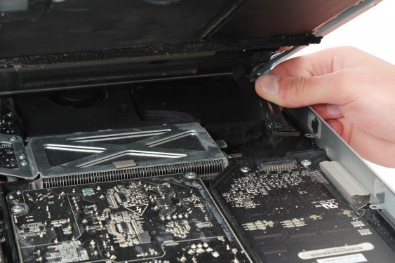 Guide photos remplacement récepteur infrarouge iMac 27" fin 2009 (EMC 2309 et 2374) (Etape 9 - image 3)