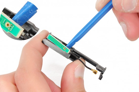 Guide photos remplacement antenne bluetooth Macbook Pro 17"  Modèles A1151, A1212, 1229 & A1261 (Etape 25 - image 2)