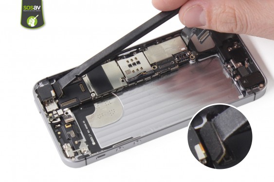 Guide photos remplacement nappe power + vibreur + volume iPhone SE (Etape 22 - image 2)