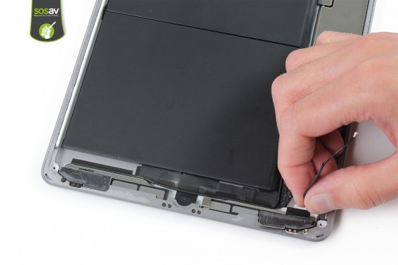 Guide photos remplacement haut-parleur droit iPad 5 (2017) (Etape 18 - image 3)