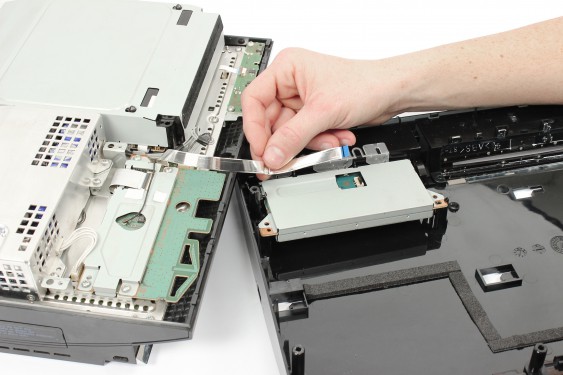 Guide photos remplacement pile de mémoire Playstation 3 Fat (Etape 8 - image 3)