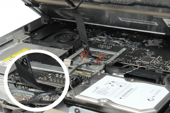 Guide photos remplacement récepteur infrarouge iMac 27" fin 2009 (EMC 2309 et 2374) (Etape 10 - image 1)