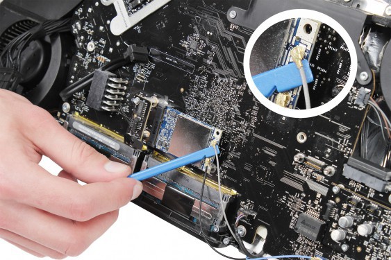 Guide photos remplacement ventilateur du disque dur iMac 24" mi-2007 & début 2008 (EMC 2134 et 2211) (Etape 33 - image 1)