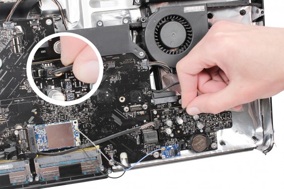 Guide photos remplacement carte audio iMac 24" mi-2007 & début 2008 (EMC 2134 et 2211) (Etape 27 - image 1)