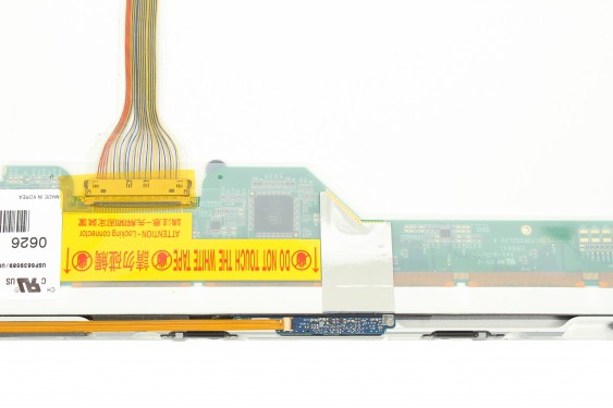 Guide photos remplacement ecran lcd complet Macbook Pro 17"  Modèles A1151, A1212, 1229 & A1261 (Etape 29 - image 1)
