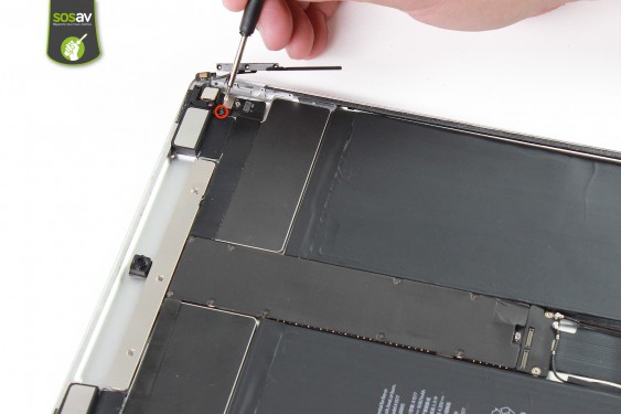 Guide photos remplacement nappe raccordement boutons / caméra iPad Pro 12,9" (2015) (Etape 18 - image 1)